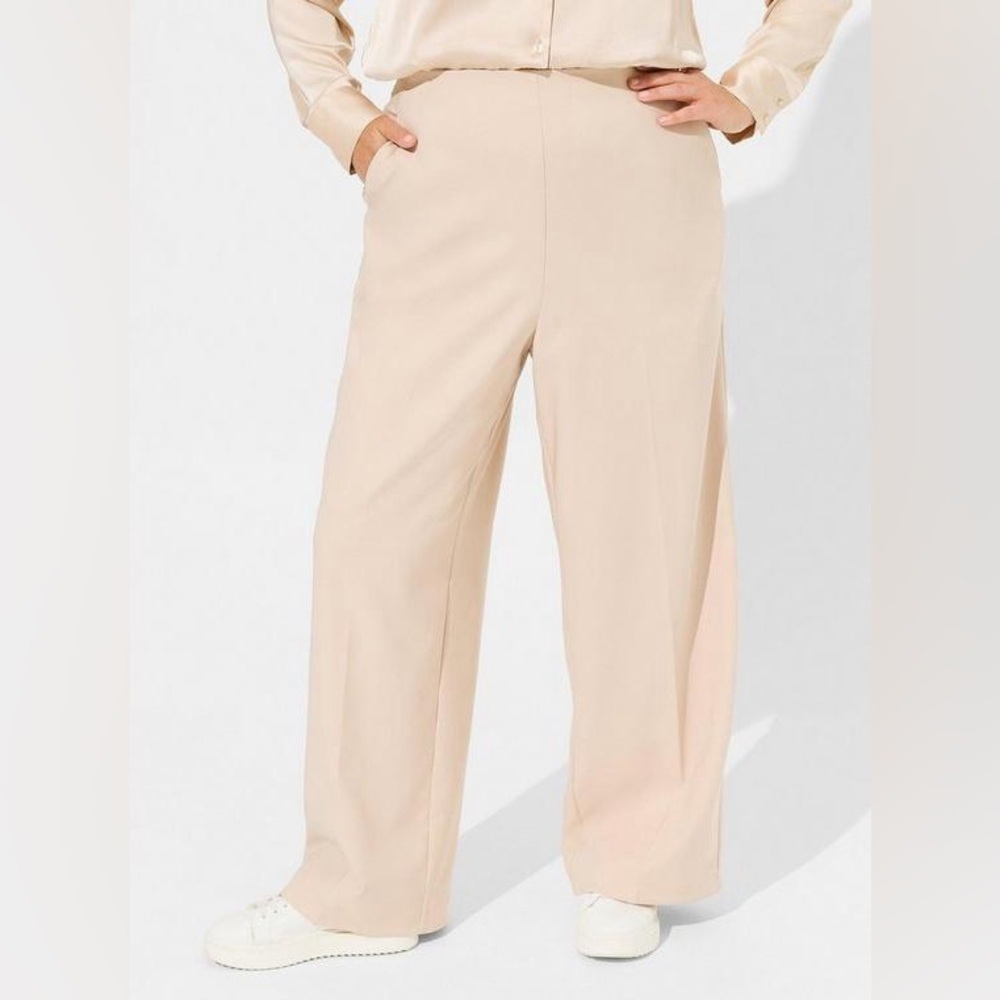 TORRID Pull-On Wide Leg Studio Refined Crepe Creme High-Rise Pants - Picture 2 of 2